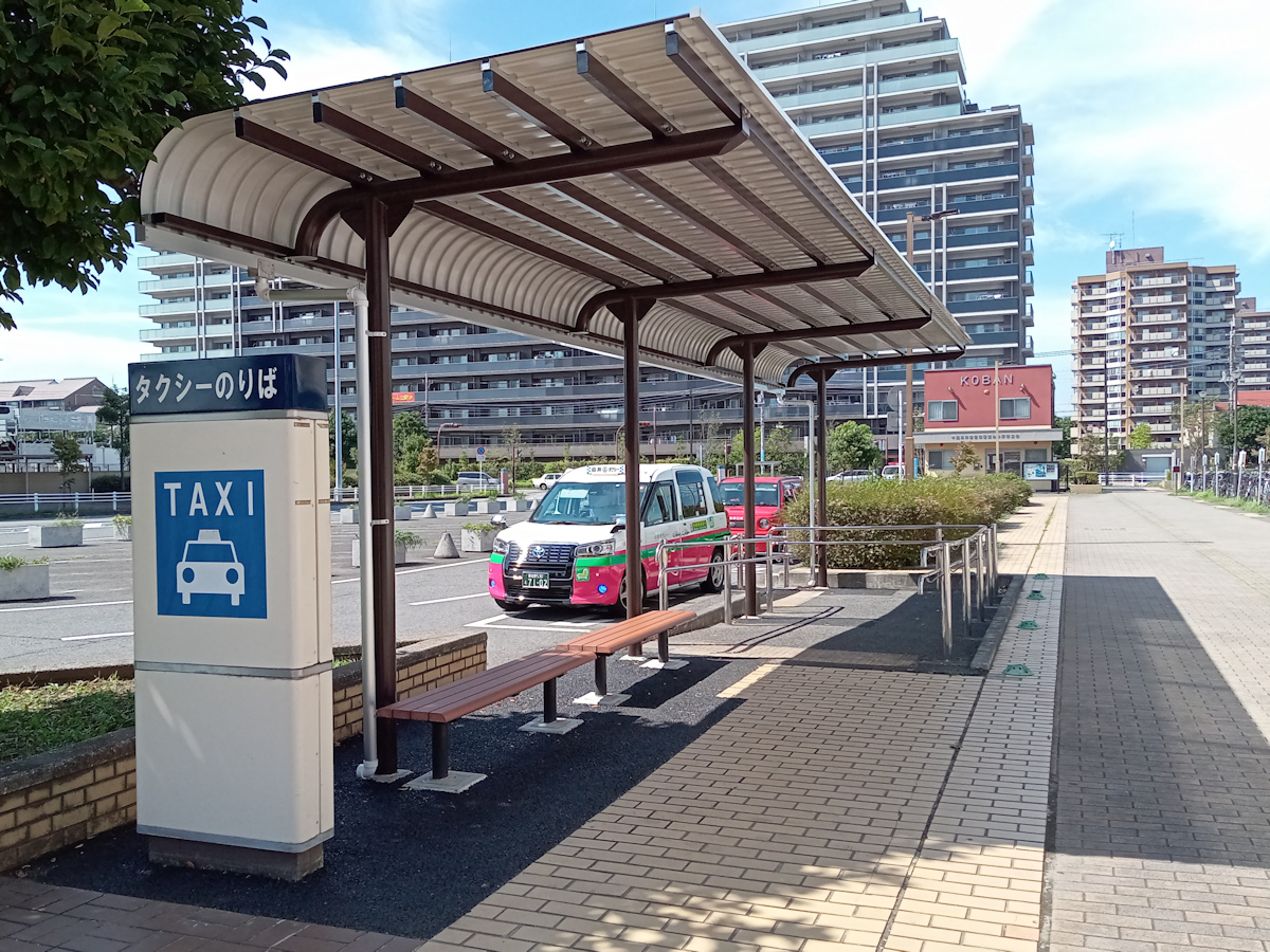 西白井駅（北口）駅前タクシー乗り場にベンチを設置